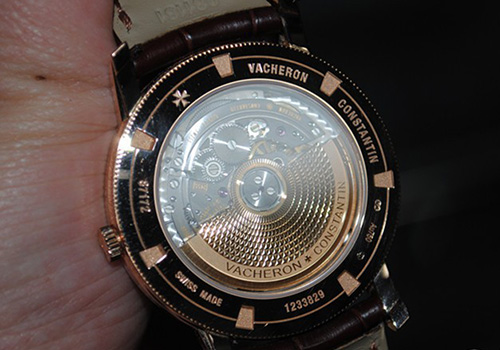 如何正确的使用江诗丹顿手表呢？