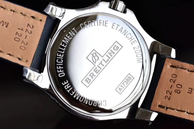 百年灵挑战者自动机械腕表——一款专为军方设计制造的腕表
